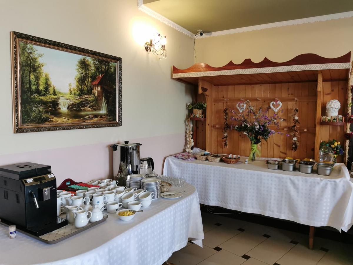 Palac Koronny Noclegi & Wypoczynek Wodzisław Buitenkant foto