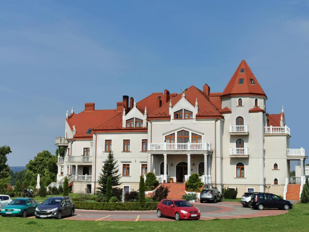 Palac Koronny Noclegi & Wypoczynek Wodzisław Buitenkant foto